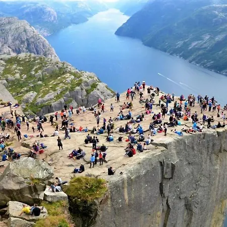 A Place To Stavanger, 7 *